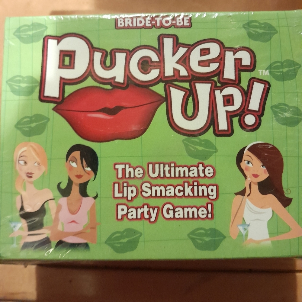 CLOSET CLEAR OUT Girl's Night Out Truth or Dare Bar Game